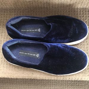Blue velvet platform sneakers